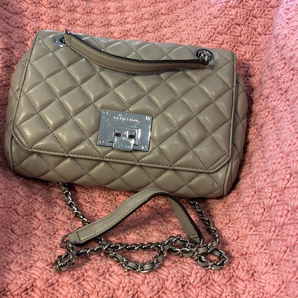 Michael Kohr gray quilted final bag that can be carried the chain inside - Picture 3 of 14